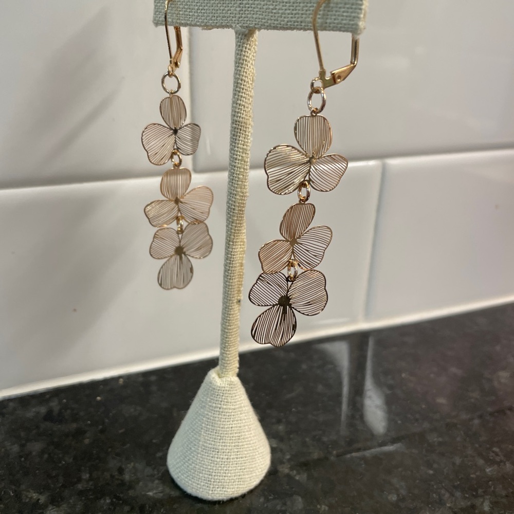 Elegant Gold Floral Drop Earrings - Picture 2 of 3